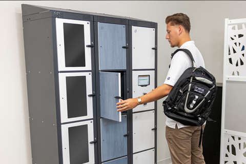 Traka's Personnel Deposit Lockers offer a secure place for staff and visitors to stow personal items like backpacks, laptops, and smartphones. (Photo: Business Wire)