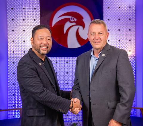 Cecil D. Magpuri, CEO of Falcon's Beyond shakes hands with Dave Mauck, Vice President and General Manager, Oceaneering International, Inc. (Photo: Business Wire)