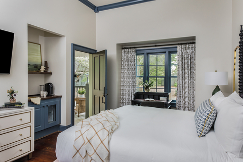 Barnsley Resort Junior Cottage Suite Bedroom. (Photo: Business Wire)