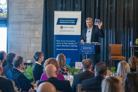 Gerald Cohen, Chief Economist, Kenan Institute of Private Enterprise shares insights during the Empowering American Cities event in Chicago. Empowering American Cities, a collaborative initiative from Fifth Third Bank (FITB) and the Kenan Institute of Private Enterprise at the University of North Carolina at Chapel Hill. (Photo: Business Wire)