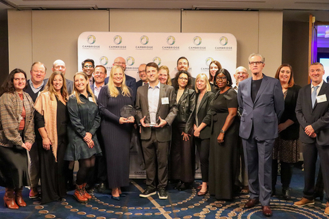 Eversource and BXP accept the Cambridge Chamber of Commerce Annual Visionary Award. (Photo: Business Wire)