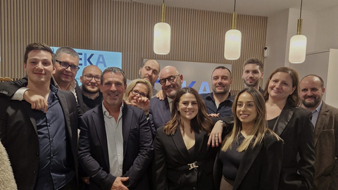 Deka France Team and Dr. Pineau. (Photo: Business Wire)