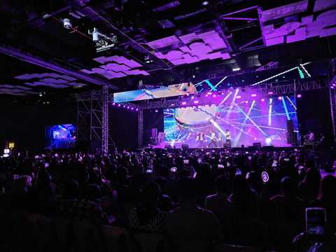 Attendees watching and cheering K-pop boy-band (idol group) ONEUS (Seoul Tourism Organization)