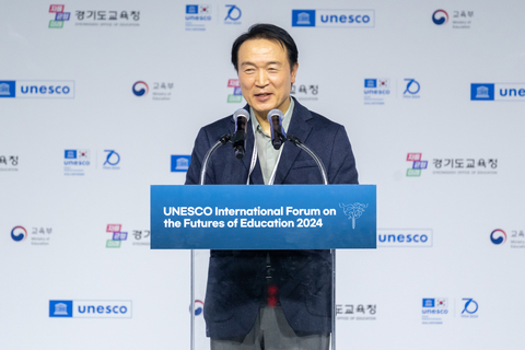 original Governor of the Gyeonggido Office of Education Tae-Hee Yim is giving an opening speech. (Image: Korean National Commission for UNESCO)