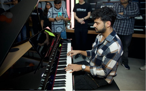 The Roland Store Mumbai’s grand opening event; performance by Mayur Jumani. (Photo: Business Wire)