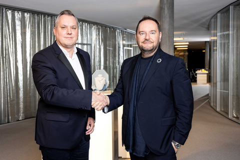 COTY AND SWAROVSKI SIGN LONG-TERM AGREEMENT FOR NEW ENTRY INTO BEAUTY MARKET ©Tom Steinlechner

(left: Jean Holtzmann, Chief Brands Officer Prestige, Coty;
right: Michele Molon, Chief Commercial Officer, Swarovski)