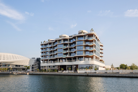 Mr. C Residences Jumeirah, a luxury waterfront development in Dubai, developed by Alta Real Estate Development in partnership with the Cipriani brothers, has achieved a Gold UL Verified SPIRE Smart Buildings™ Rating, marking the first all-residential building in the world to receive this comprehensive smart building performance rating (Photo: Business Wire)