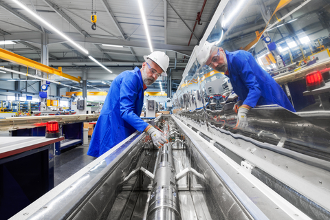 original Technologies to be deployed under the contract include transition technologies such as SLB’s Ora™ intelligent wireline formation testing platform and SpectraSphere™ fluid mapping-while-drilling service. (Photo: Business Wire) 