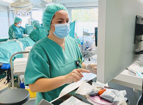 Dr. Mariana-Felicia Sandor, first author of the SHIELD study: Reoperation Rate in Breast-Conserving Surgery using Confocal Histolog® Scanner for Intraoperative Tissue Assessment, performs real-time, high-resolution tissue assessments during breast-conserving surgery (BCS) using the FDA-cleared Histolog Scanner. SHIELD study data indicates the innovative imaging device reduced reoperation rates during BCS from 30% to 10%, representing a 67% reduction. (Photo: Business Wire)