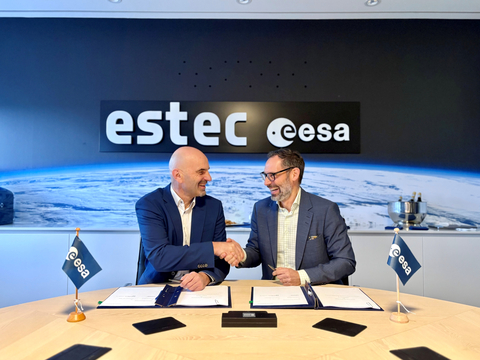 Dr. Dietmar Pilz, Director of Technology, Engineering Quality at ESA (left) with Sandi Habinc, General Manager at Frontgrade Gaisler, signed a contract for a Gaisler-led initiative as part of the ESA-backed 