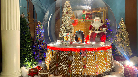 Gingerbread Snow Globe at The Jefferson Hotel (1895) Richmond, Virginia. Credit: The Jefferson Hotel and Historic Hotels of America.