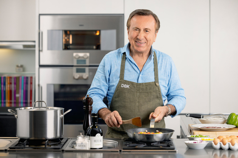 Daniel Boulud with his Daniel Boulud Kitchen Cookware Collection in partnership with Sardel (Photo: Business Wire)