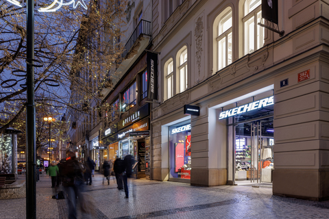 original Skechers expands its retail presence in central Prague with its new concept store on the city’s popular High Street, Na Příkopě. (Photo: Business Wire)