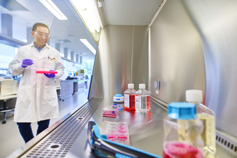 MilliporeSigma scientist working in company's Burlington, MA, USA cell culture facility (Photo: Business Wire)