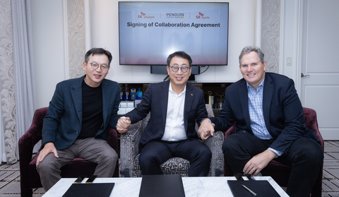 Photo L to R: Ju Seon Kim, President AI Infrastructure SK hynix; Young Sang Ryu, President and CEO SK Telecom; and Mark Adams, President and CEO Penguin Solutions join hands after the signing ceremony at CES to celebrate entering into a strategic collaboration agreement to pursue the development and delivery of comprehensive AI data center solutions. (Photo: Business Wire)