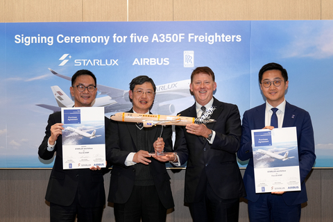 STARLUX Airlines, Airbus, and Rolls-Royce formalized their purchase agreement with a signing ceremony at the STARLUX Flight Operations Center in Taiwan. Pictured (from left to right): STARLUX Chief Cargo Commercial Officer, James Chiou; STARLUX Chief Procurement Officer, Steve Huang; Airbus Senior Vice President/Head of Commercial Accounts, Asia-Pacific, Chris Drewer; and Rolls-Royce President, China Branch, Troy Wang. (Photo: STARLUX Airlines)