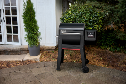 The new WEBER SMOQUE™ wood pellet smoker (22" model). (Photo: Business Wire)