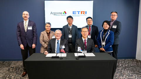 Argonne Laboratory Director Paul Kearns (seated, left) and ETRI President Bang Seung Chan (seated, right) signing the MOU. Standing in the second row (from left to right) are Zein-Eddine Meziani and Kawtar Hafidi from Argonne and Baek Yongsoon, Kim Jaiho, Lee Jie Hyun and Jung Dong Yun from ETRI. (Image by Argonne National Laboratory.)