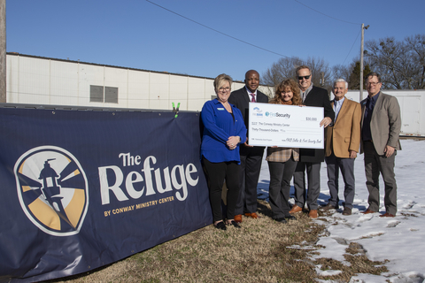 Left to right: Stephanie Vann, First Security Bank, Bruce Hatton, FHLB Dallas, Spring Hunter, Conway Ministry Center, John Adams, First Security Bank, Michael Hutsell, FHLB Dallas Board Member and Rusty Mosley, First Security Bank. (Photo: Business Wire)