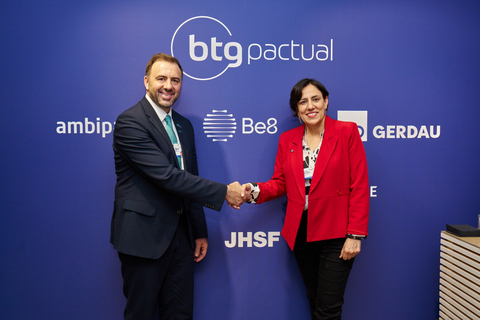 The announcement was made on the morning of Tuesday, January 21, at Brazil House in Davos, Switzerland, during the World Economic Forum, in the presence of Tara Karimi, Cemvita Co-Founder and Chief Science and Sustainability Officer, and Erasmo Carlos Battistella, President of Be8. (Photo: Business Wire)