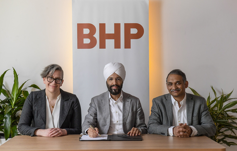 (L-R) Tina Armstrong, Hatch, Global Managing Director, Metals; Rashpal Bhatti, BHP, Global Procurement Officer; and Harish Jammula, Fluor, President, Mining & Metals (Photo: Business Wire)