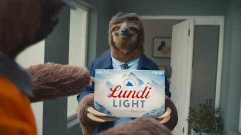 thumbnail COORS LIGHT ® MET EN VEDETTE DES PARESSEUX ET LA CAISSSE DE LUNDI LIGHT DANS SA NOUVELLE PUBLICITÉ POUR LE GRAND MATCH (Photo: Business Wire)