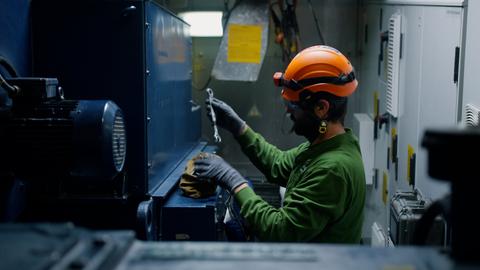 Technician working at Blue Creek (Photo: Business Wire)