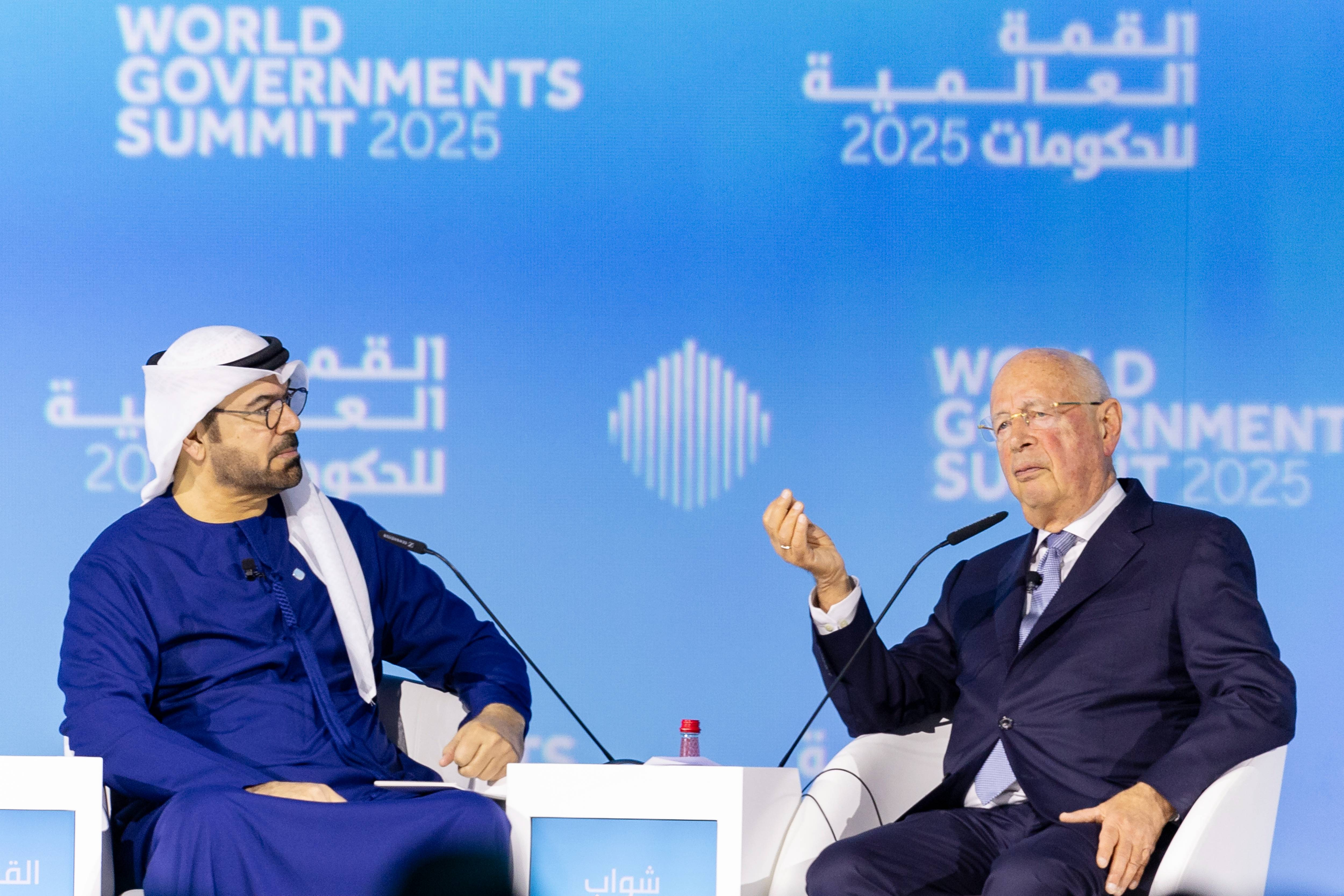 シュワブ氏とゲオルギエヴァ氏、ドバイ開催の世界政府サミットで