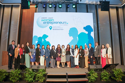 Speakers and organizers during the ASEAN-Japan Women Entrepreneurs Summit (Photo: Business Wire)