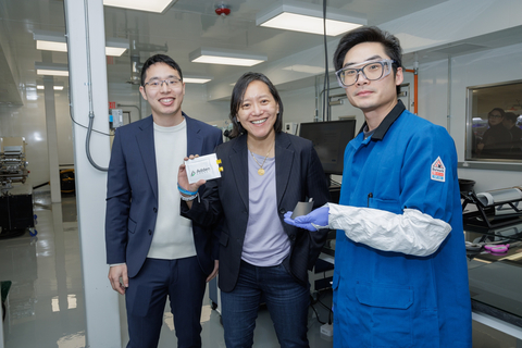 Secretary Yvonne Hao (middle) holds solid-state battery while touring pilot line with Adden Energy CTO Luhan Ye (left) and Senior Battery Scientist Alex Chien (right). (Photo: Business Wire)