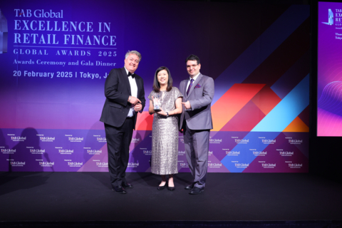 From left to right: Matthew Dooley, Fintech Advisor, International Resource Director at TAB GLOBAL, Toh Su Mei, Chief Executive Officer of ANEXT Bank and David Gyori, International Resource Director, at TAB GLOBAL at the TAB Global World's 100 Top Digital Banks Ranking 2025 Awards Ceremony 