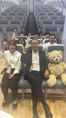 DAS Vice Chairman and his team participated in AIX 2024, showcasing the company's aircraft seat designs (Photo: DAS)