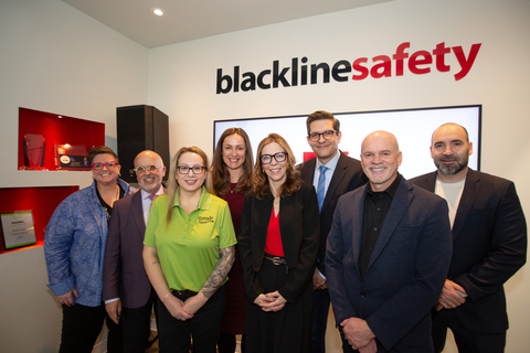 Blackline Safety's leadership team with Threads of Life volunteer Jolene Gust. From left to right: Meaghan Whitney, Cody Slater, Jolene Gust, Robin Kooyman, Christine Gillies, Brendon Cook, Kevin Meyers, Sean Stinson (Photo: Business Wire)