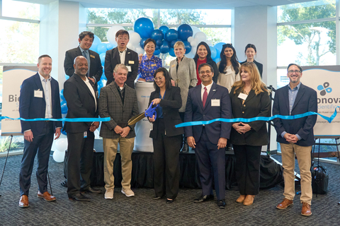 original Bionova leadership team celebrates ribbon cutting at new Fremont, CA Process Development & Pilot Plant facility with community leaders. (Photo: Business Wire)