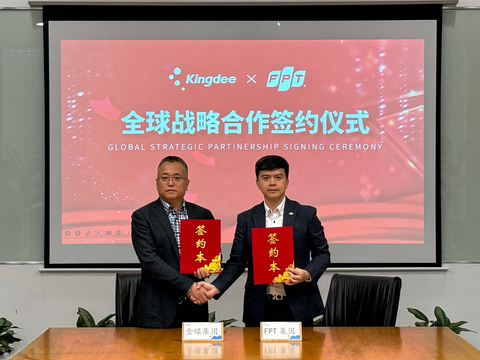 thumbnail 签约仪式上，Kingdee中国副总裁林法成先生（左）与FPT集团中国区首席执行官范清俊（Phạm Thanh Tuấn）出席並见证了此次签约 (照片：美国商业资讯)