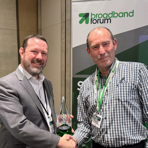 thumbnail Broadband Forum Chairman John Blackford presenting a Special Recognition Award to Frank Van der Putten (Photo: Business Wire)