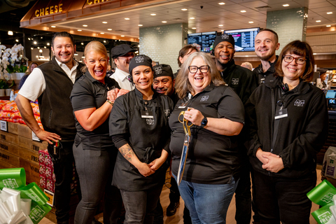 The Fresh Market  Store Team cuts the ribbon on new Algonquin store (Photo: The Fresh Market)