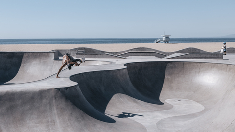 thumbnail OVERALL WINNER - Venice Beach Skating by Henrik Hagerup - Venice Beach, Los Angeles, USA 