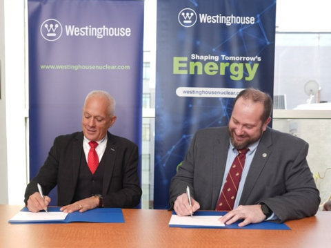thumbnail Ken Lazzara, Global Commercial Director, Celeros FT, and Sean Jones, Senior Director of Energy Systems Account Management & Procurement Execution, Westinghouse, signing the MoU.