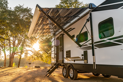 original With customer deliveries underway, each Xpanse™ unit provides up to 1200 watts of solar power and is designed to meet the demands of both RV and commercial applications.