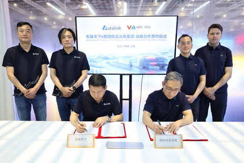 original Hongze Yang, Founder of Autolink and Howard How, Managing Director of VIA Suzhou