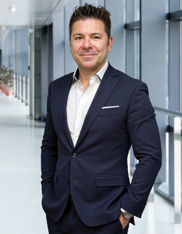 original Giovanni Brienza，Frontline International總裁