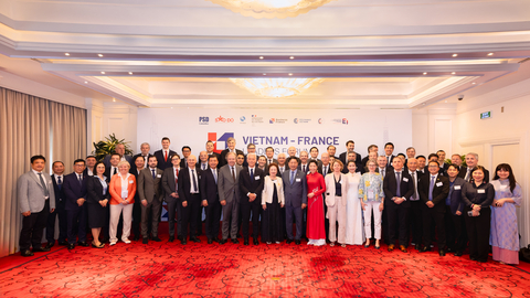 original The Vietnam-France Leaders Forum was held for the first time in Hanoi, Vietnam