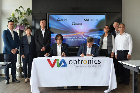 original Hongze Yang, Founder of Autolink and Roland Chochoiek signing the Joint Venture Agreement.