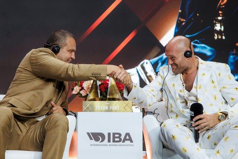 thumbnail Tyson Fury & Umar Kremlev (Photo: AETOSWire)