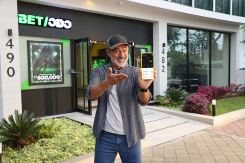 original PagoEfectivo presenta a Carlos Alcántara como su nuevo embajador de marca