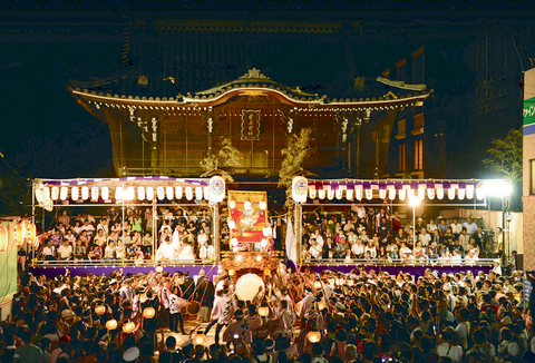 original Tosai (Performing Ishidori-bayashi in front of the tower gate of Kuwana Sosha)