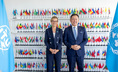 original Dr. Katsuhiko Kawazoe, President and Chairperson of the Innovative Optical and Wireless Network Global Forum (the IOWN Global Forum) visited Ms. Doreen Bogdan-Martin, Secretary General of the International Telecommunication Union (ITU) (Courtesy of the @International Telecommunication Union (ITU))