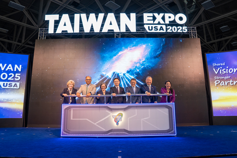 original The 2025 Taiwan Expo USA grandly opened in Dallas on August 14. At the opening ceremony, distinguished guests from Taiwan and the United States jointly pushed the “Space Fleet” ceremonial launch levers, officially marking the start of the exhibition and symbolizing the deepening of bilateral cooperation and friendship. Pictured from left to right: Jane Nelson, Secretary of State of Texas; Ashok Pinto, Executive Director of SelectUSA, U.S. Department of Commerce; Ingrid Larson, Managing Director of the American Institute in Taiwan (AIT) Washington Headquarters; James C.F. Huang, Chairman of TAITRA; William Liu, Director General of the International Trade Administration, MOEA; Ambassador Alexander Tah-Ray Yui, ROC Taiwan’s Representative to the United States; and Adriana Cruz, Executive Director of the Texas Economic Development & Tourism Office.