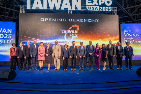 thumbnail The opening ceremony brought together distinguished guests from Taiwan and the United States to witness the deepening of bilateral economic and trade cooperation. Pictured (6th to 12th, from left): Jane Nelson, Texas Secretary of State; Ashok Pinto, Executive Director of SelectUSA, U.S. Department of Commerce; Ingrid Larson, Managing Director of the Washington Office of the American Institute in Taiwan; James C. F. Huang, Chairman of TAITRA; William Liu, Director General, TITA; Ambassador Alexander Tah-Ray Yui, ROC Taiwan’s Representative to the United States; Adriana Cruz, Executive Director, Texas Economic Development & Tourism.